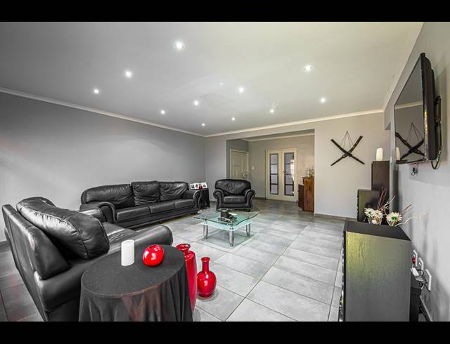 4 BEDROOM HOUSE FOR SALE IN PROTEA PARK